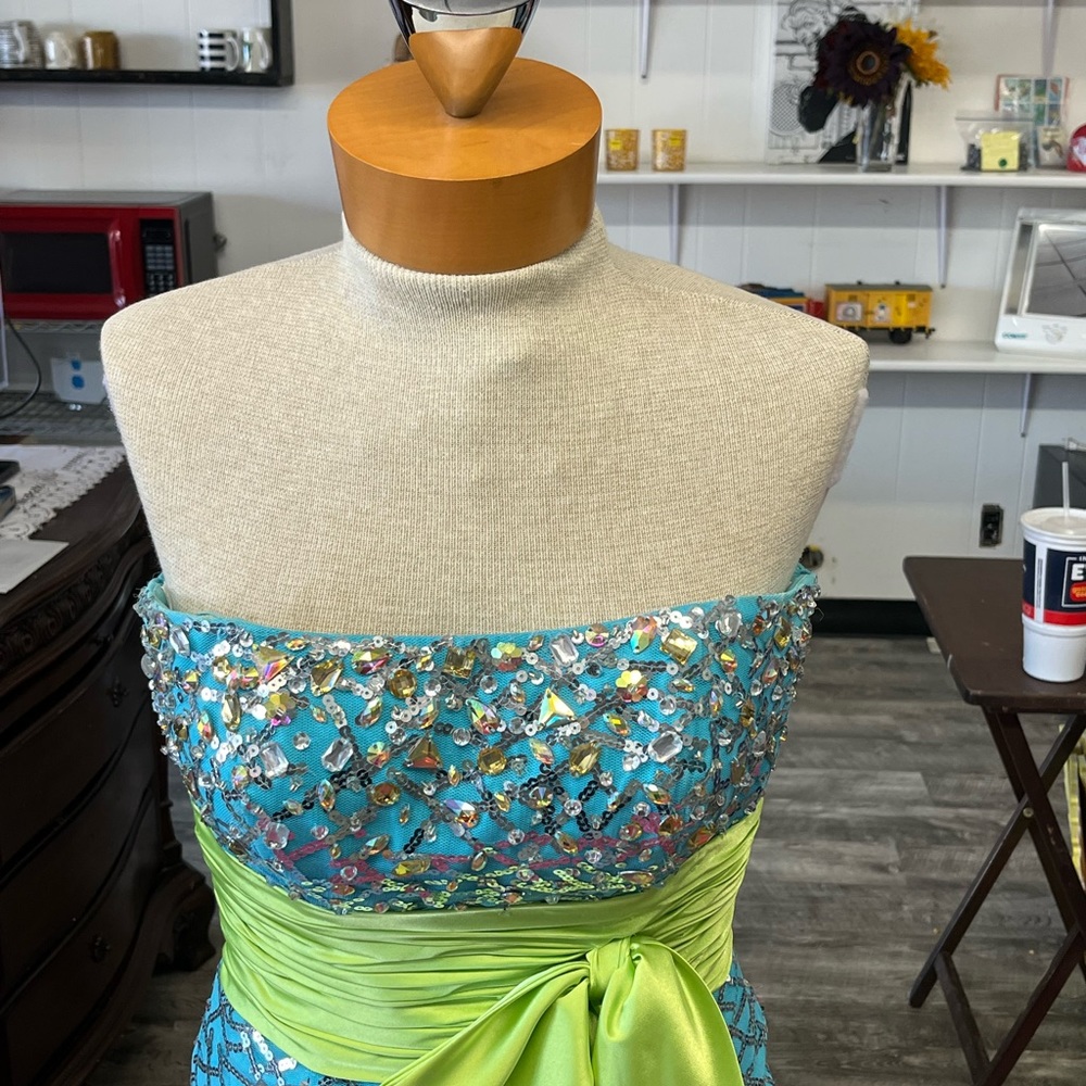 Tony Bowls Prom/Pageant Dress size 6